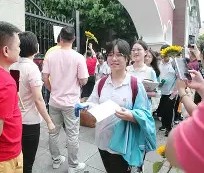 荷甲今晨走向成谜，里尔队长鼓劲，底气十足，轮换策略成焦点(沙峰同志简历)-开云体育