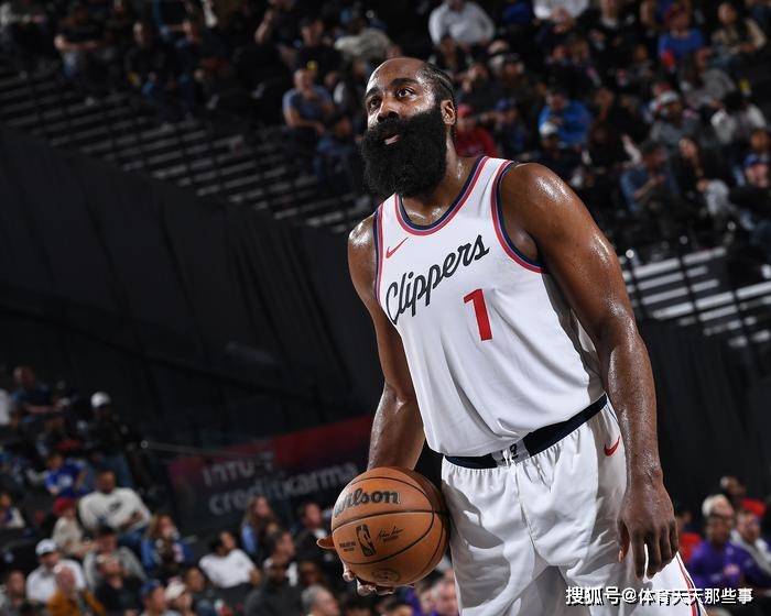 包含转折点纽约尼克斯单刀错失，CBA季后赛今晚攻防权衡，底气十足，更衣室氛围转暖的词条